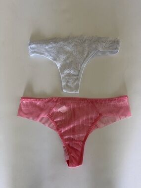 New Pair of Thongs Pink and White - S